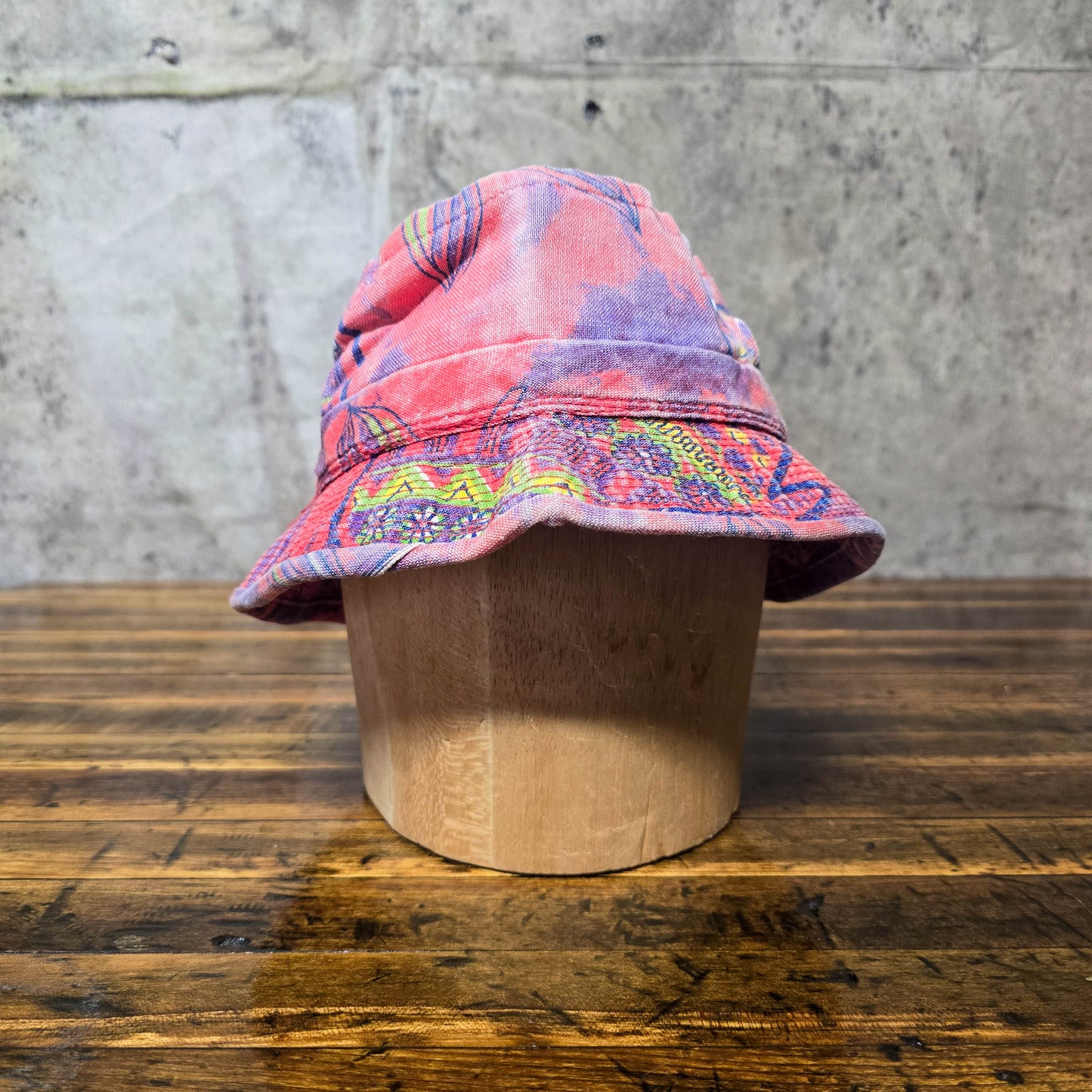 Vintage 1960s Psychedelic Hawaiian Bucket Hat